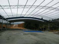 <b>钢结构大棚</b>